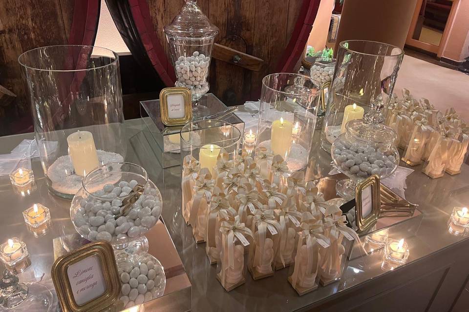 Tavolo confettata e bomboniere