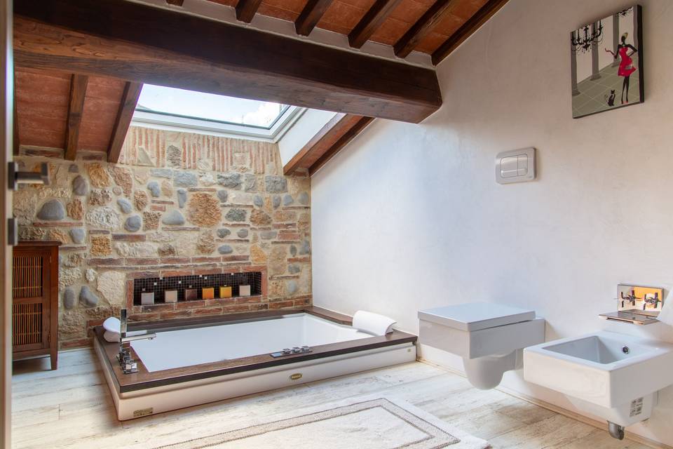 Bagno con vasca idromassaggio