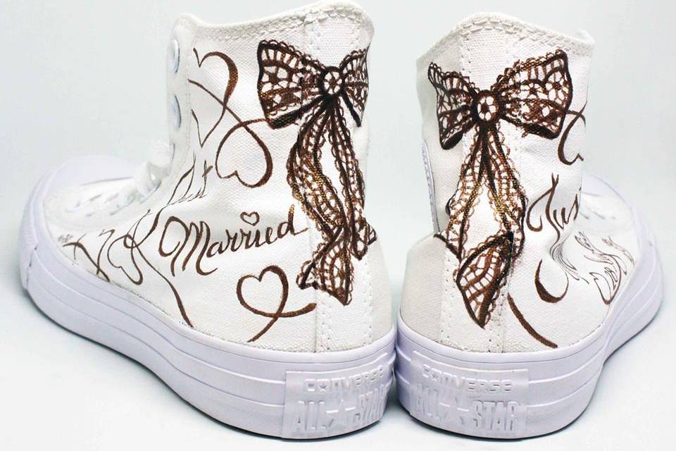 Coppia converse Just Married