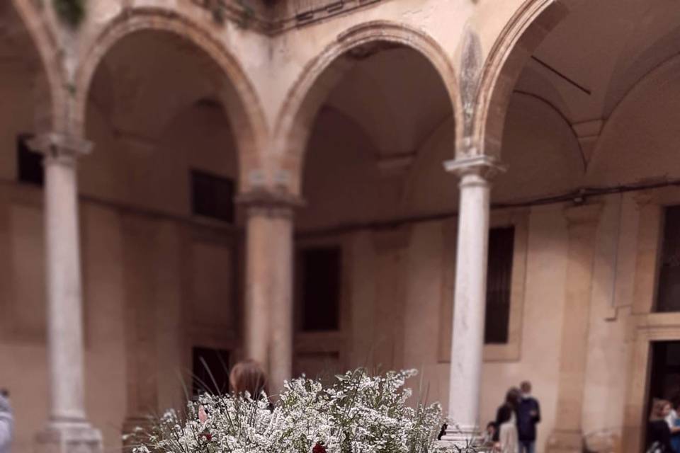 Fontana e fiori