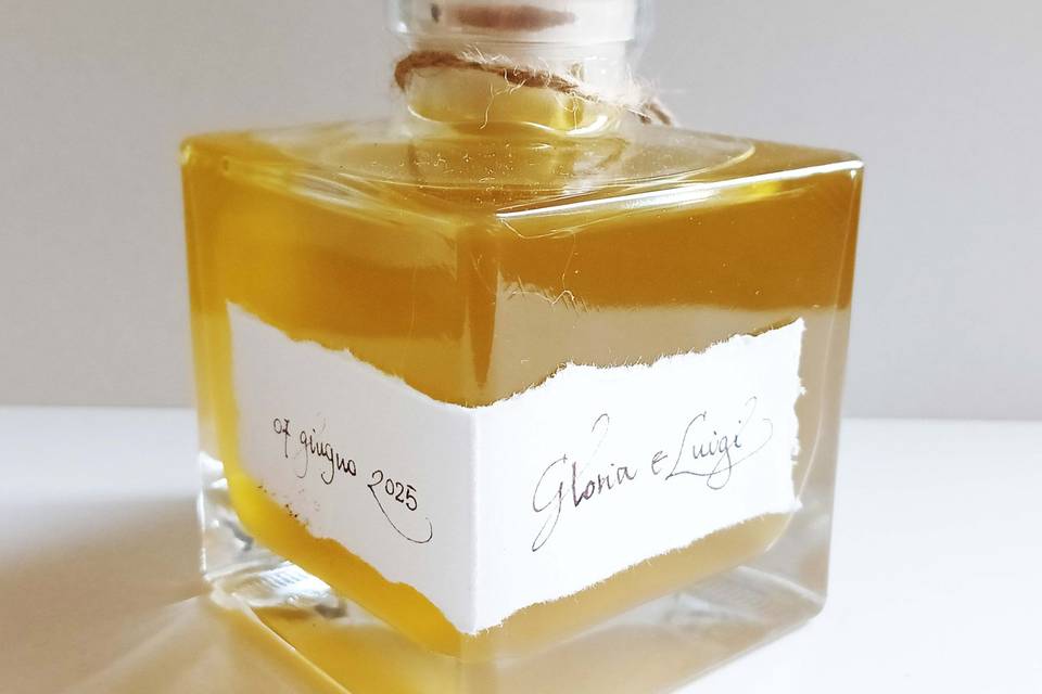 Olio con etichetta manoscritta