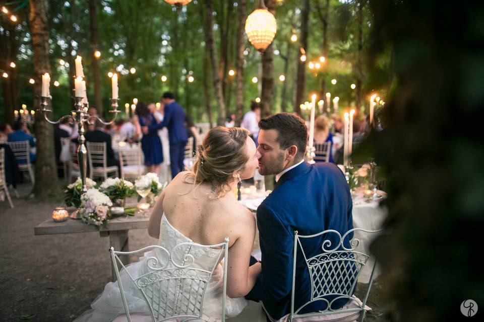 Cena romantica nel bosco