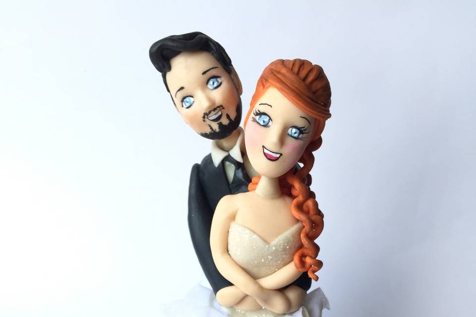 Cake topper sposi abbraccio3